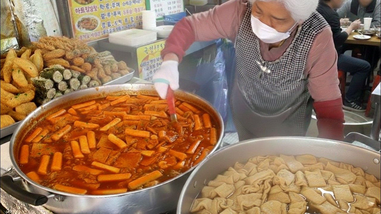반백년 내공 미쳤다?! 매일 완판찍는 시장 전설의 시장 떡볶이 Korean street food