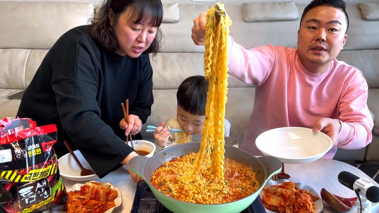 집밥먹방) 스코빌지수 15,000!!! 극한체험 틈새라면 도전~!! (ft.김치,유자무피클) | Home meal (Hot Spicy Ramyeon) Mukbang