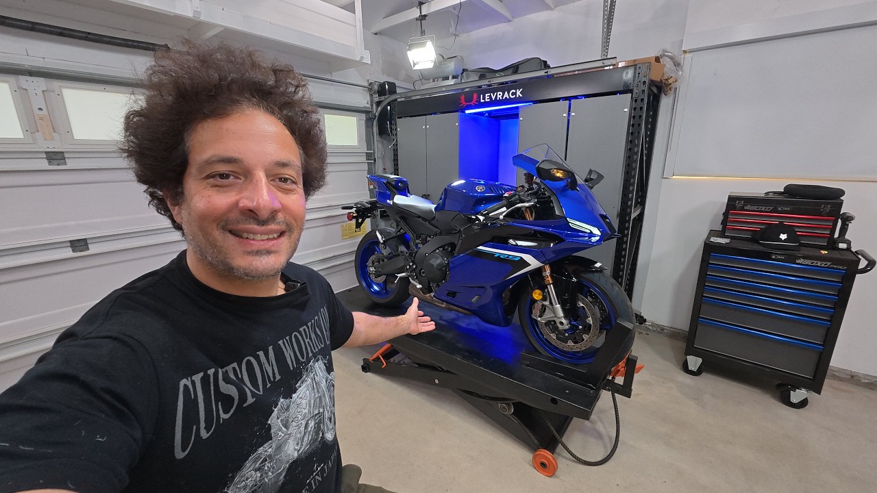 Обзор мотоцикла Yamaha YZF-R9 2026 года от Garage Talk.