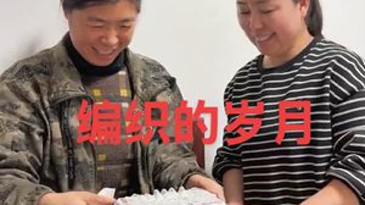 今天用扑克牌编了个纸抽盒，特别好看！