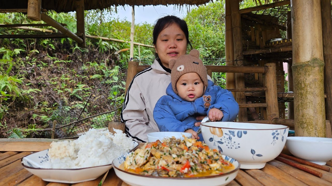 Single Mother: Enjoying Lunch with Daughter - Harvesting Cabbages to Sell