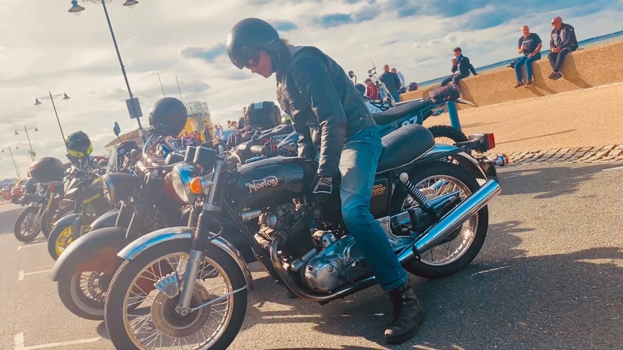 RYDE ESPLANADE Motorcycles HAPPENING Every Week on HOT SUNNY ISLE of WIGHT Classic Bikes meet Modern