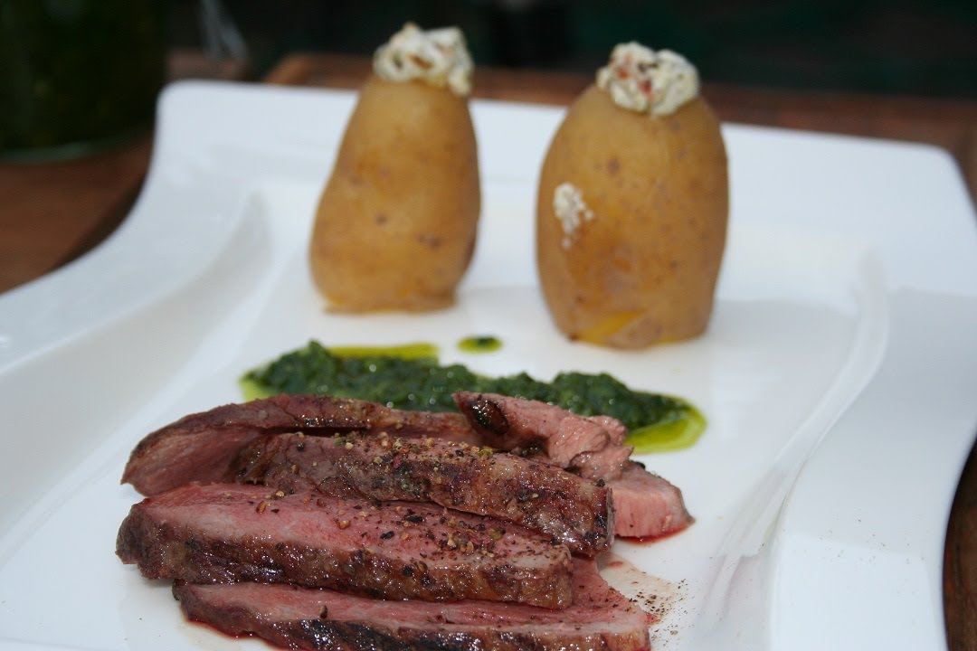 Presa iberica Bellota, Mojo verde und gefüllte Kartoffeln