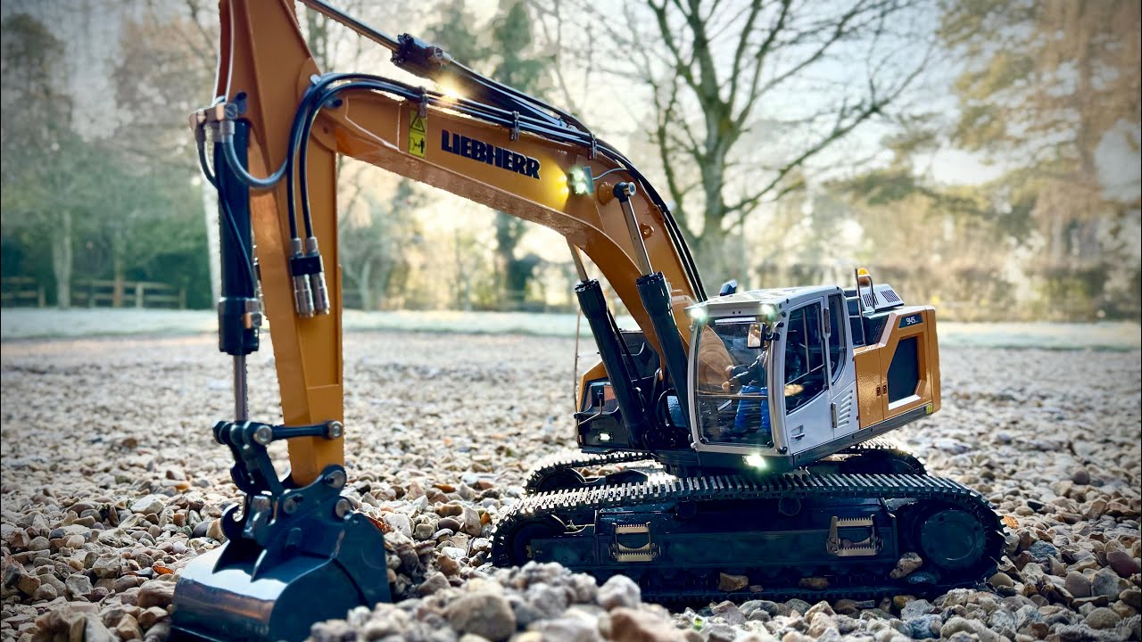 Hydraulic excavator 1/14 - XDRC 945 - Liebherr 945 - moving & digging gravel RC construction vehicle