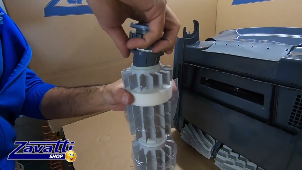 Comment changer les Brosses Combinées du Robot de Piscine Dolphin M600 / Zenit 60 / Active 60