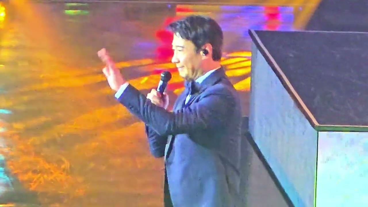 #黎明《#愛情影畫戲🐇🪑👩‍❤️‍👨☔💗》#黎明stageon8演唱會2025#黎明澳門演唱會2025 明明是愛你最喜歡你情人你似最美那齣影畫戲為何無法向你 說出一句半句💌在內心彷要放棄