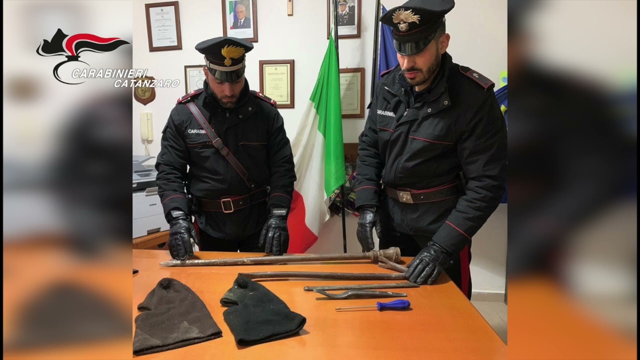 Sorpresi dai carabinieri mentre tentano di rubare in chiesa, arrestati due uomini a Petronà