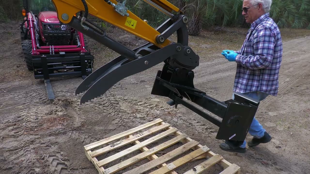 D attachments SSQA adapter on a Huayee SHY27 excavator