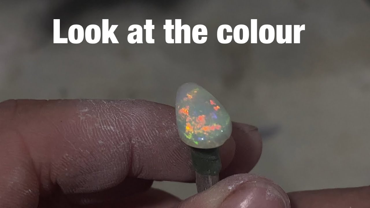 Cutting and setting beautiful Coober Pedy opal