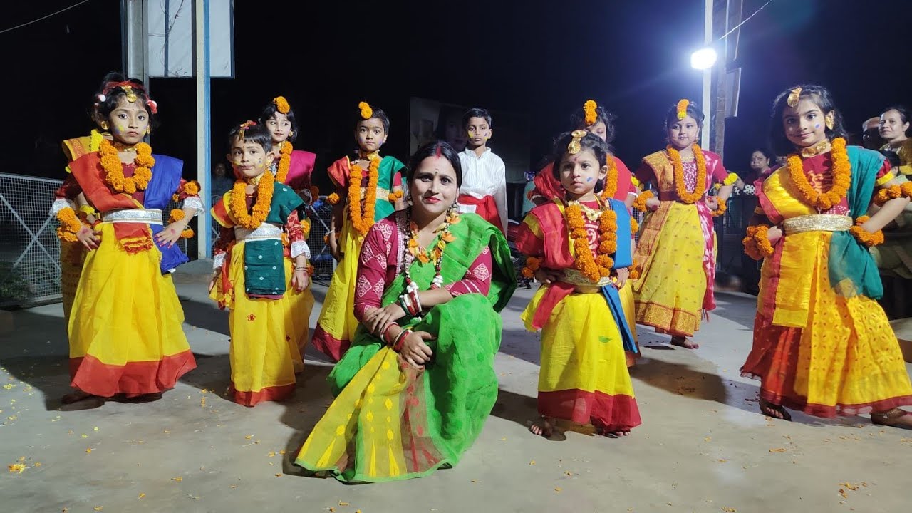 ক্ষণে গোরাচাঁদ ক্ষণে কালা