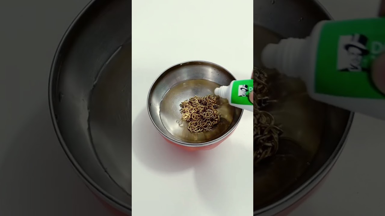 Cleaning a Gold Necklace with Baking Soda & Toothpaste 🎉#short #Gold necklace #Cleaning tips