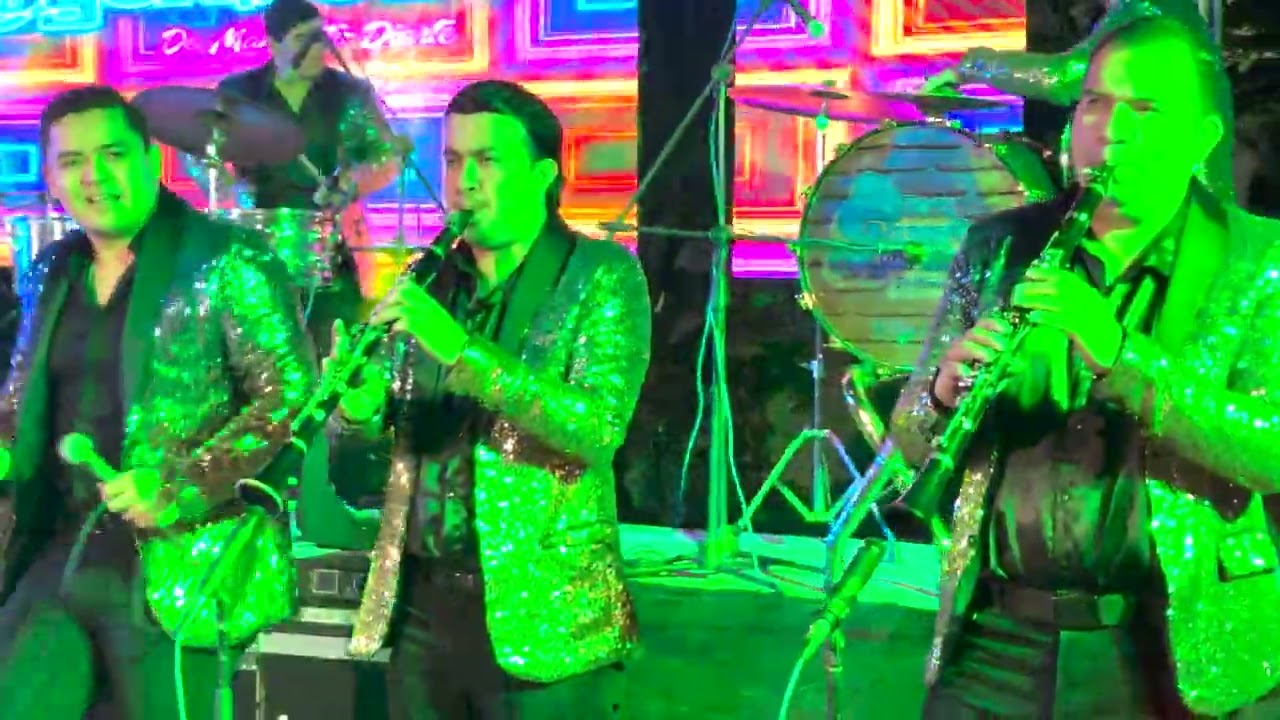Los Nuevos Coyonquis – Tecateano Y Perla Azul  (En Vivo)