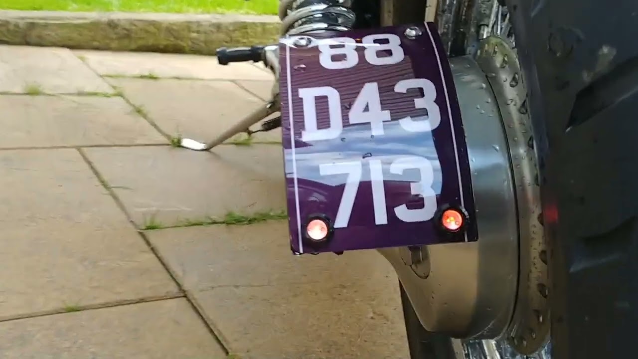 Suzuki VS1400 Custom Bobber with slash cut straight pipes (LOUD :))