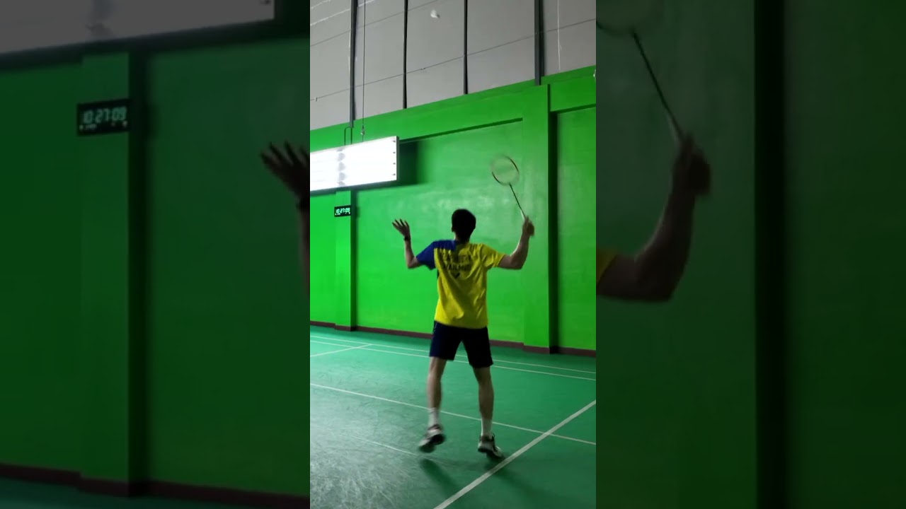 Amateur vs Pro avec raquette &agrave; 3$ au badminton