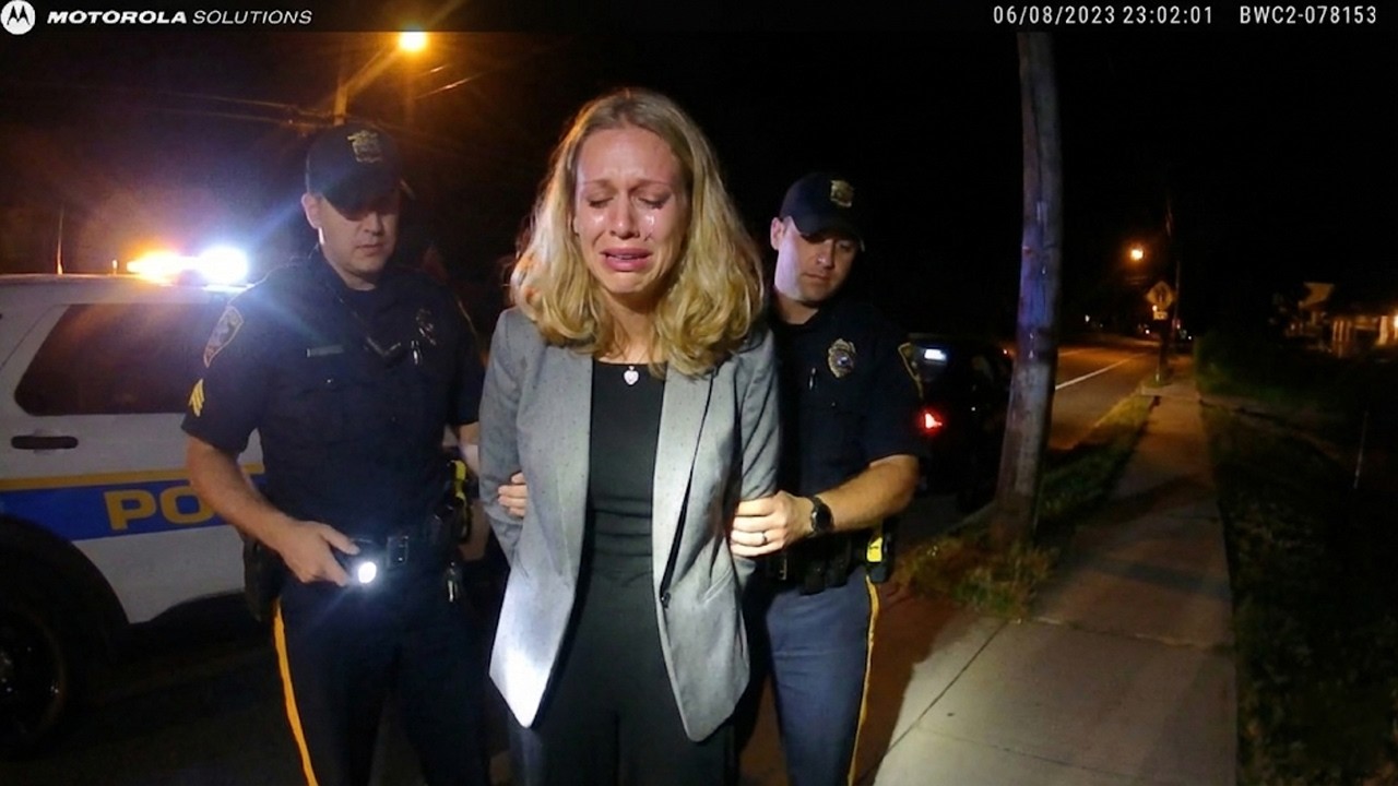 41-Year-Old Woman Breaks Down Crying During DUI Arrest &mdash; Completely Out of Control