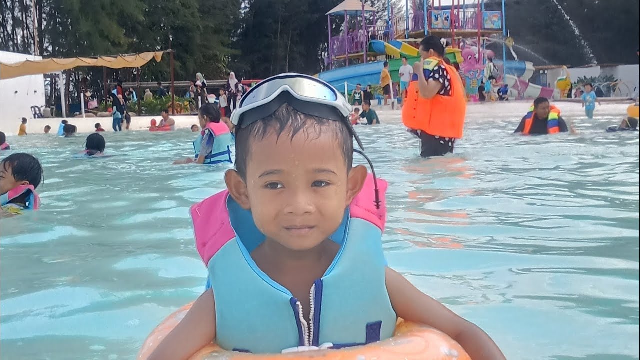Liburan awal tahun 2025 di OASIS WATERBOOM BENGKONG