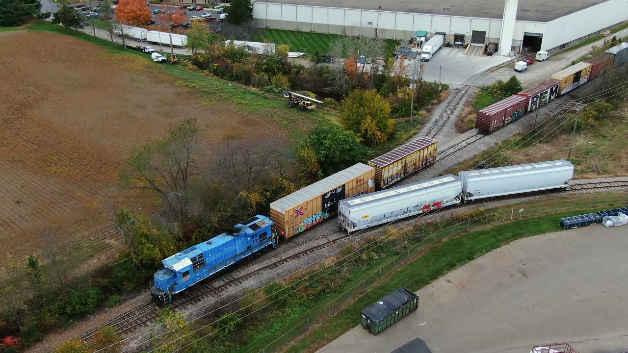 OHCR 4098 shoves boxcars into warehouse & clickety clack to Newark with train formerly known as MVT