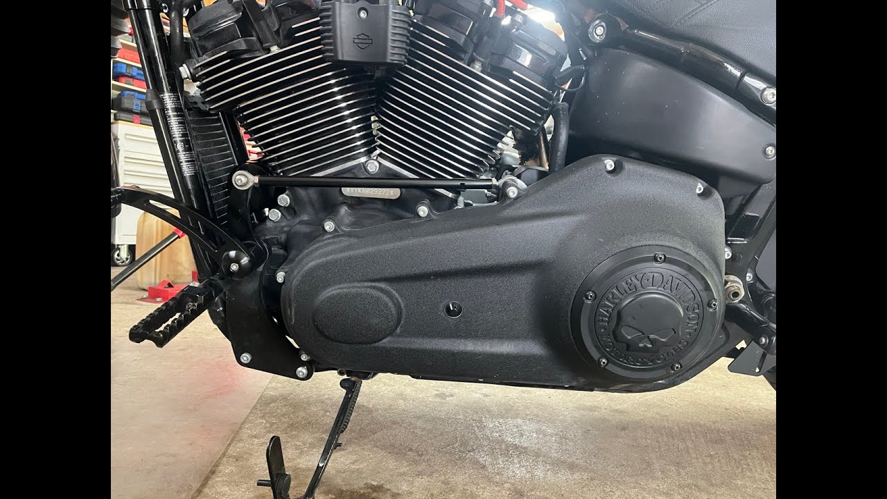 Harley-Davidson 2022 Street Bob 114: Primary-Chaincase Oil Change.