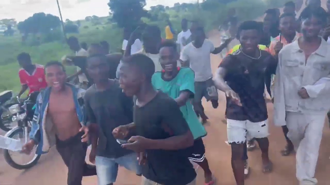 Professor Lay-Me pegaram em Namialo🤣🤣🤣