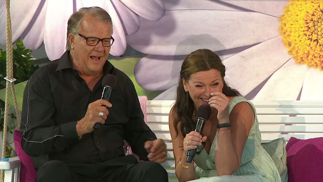 Lasse Berghagen drar rövarhistorier för Lotta - Lotta på Liseberg (TV4)
