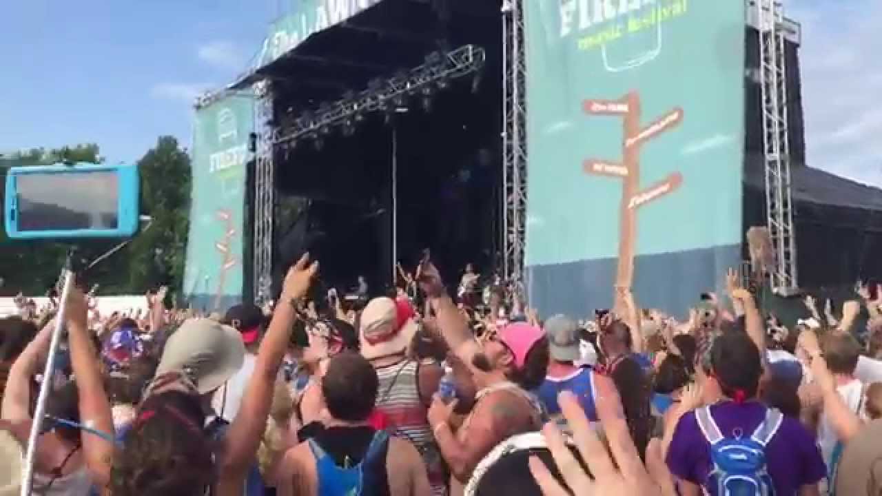 Walk the Moon - Shut Up and Dance (live at Firefly Festival, 2015)