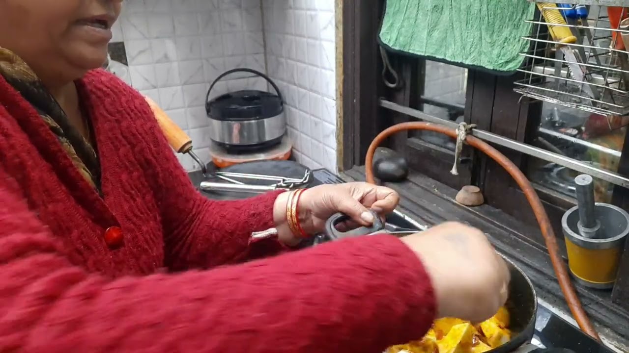 आलू के पराठे इस तरीके से बनेंगे तो उंगलियां चैट चैट कर खाएंगे कटहल की सब्जी 👌🏻 Mira kitchen