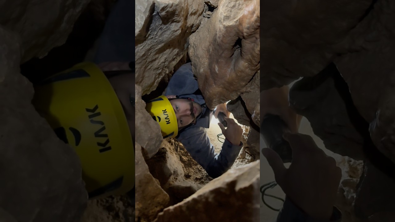 Durch den Schacht gequetscht – eng, dreckig, aber durch | Höhlenforschung