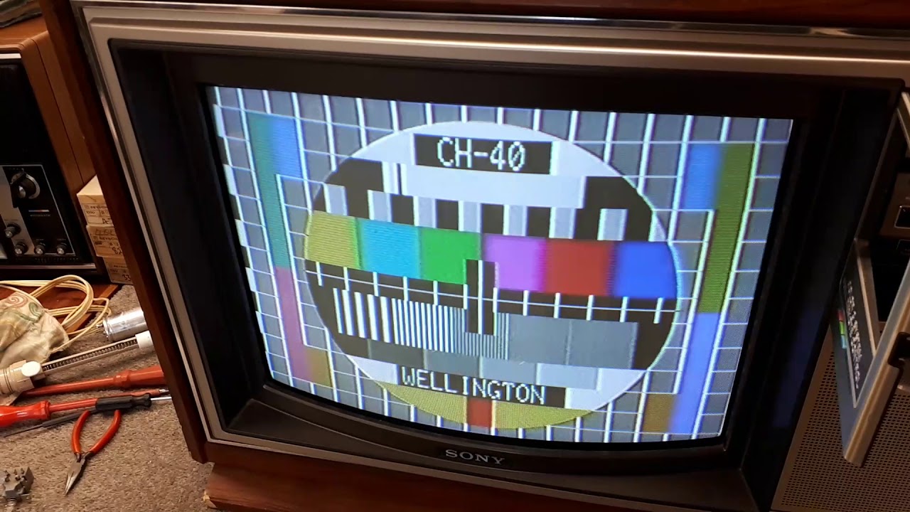 Sony KV-2032ME 1980's TV Set