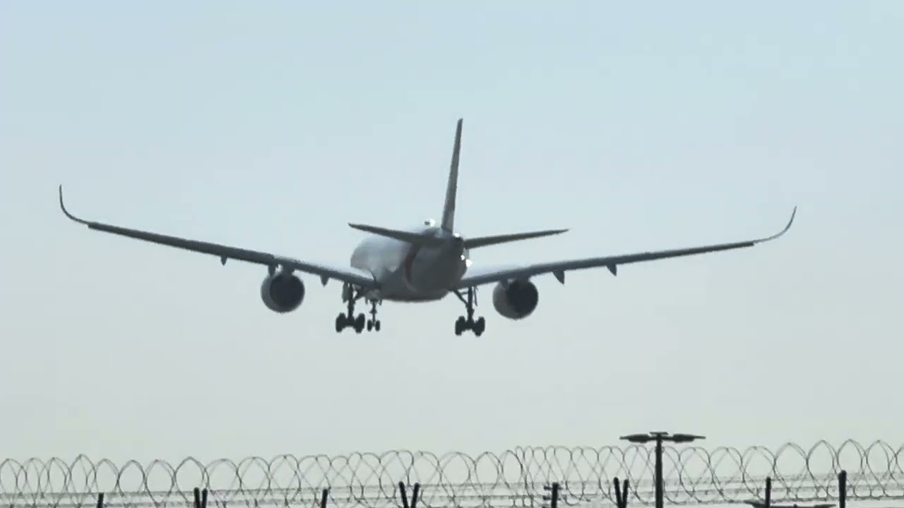 Emirates A359 Landing RWY 12L DXB
