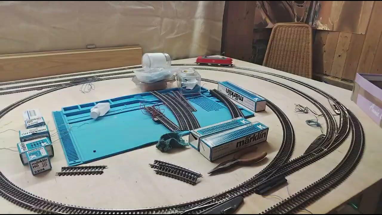 Märklin H0 K-Gleis Teststrecke steht wieder. Diesmal mit einer Kehrschleifen Acht plus Ausfallgleis