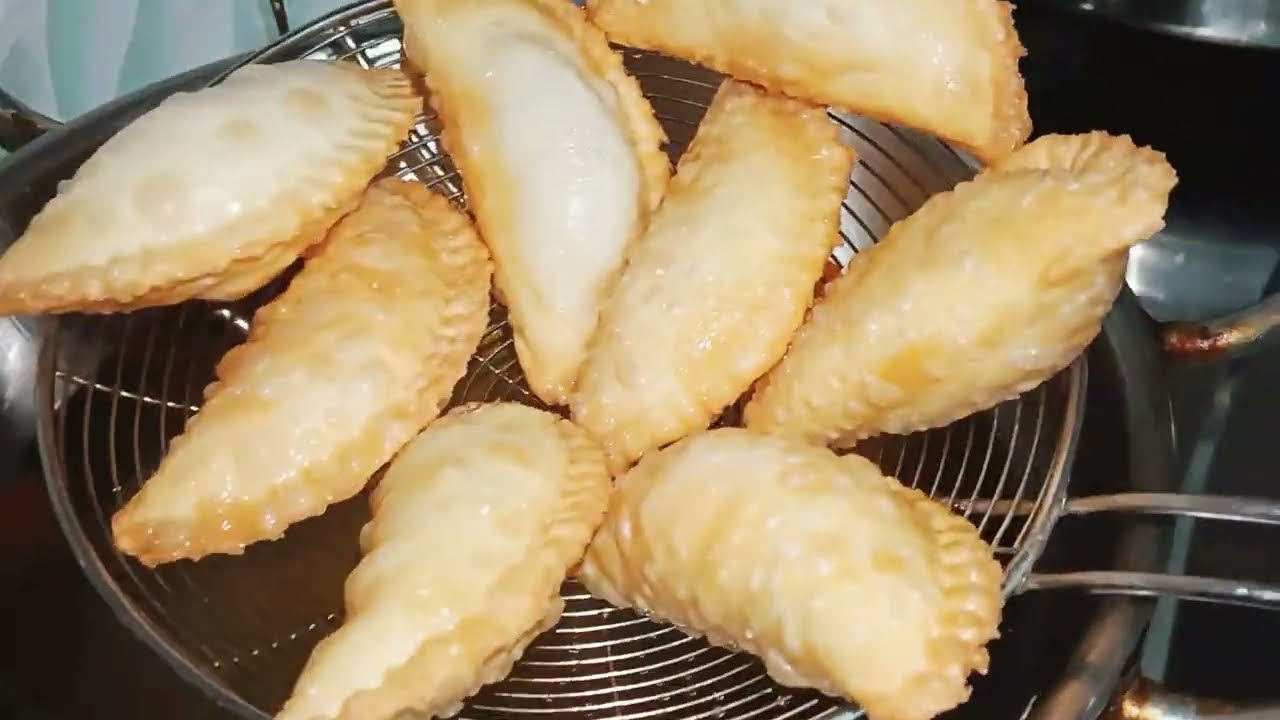 Suji Mawa Gujiya Recipe | बिना फालतू मेहनत किए हलवाई स्टाइल गुजिया रेसिपी | Gujiya Recipe