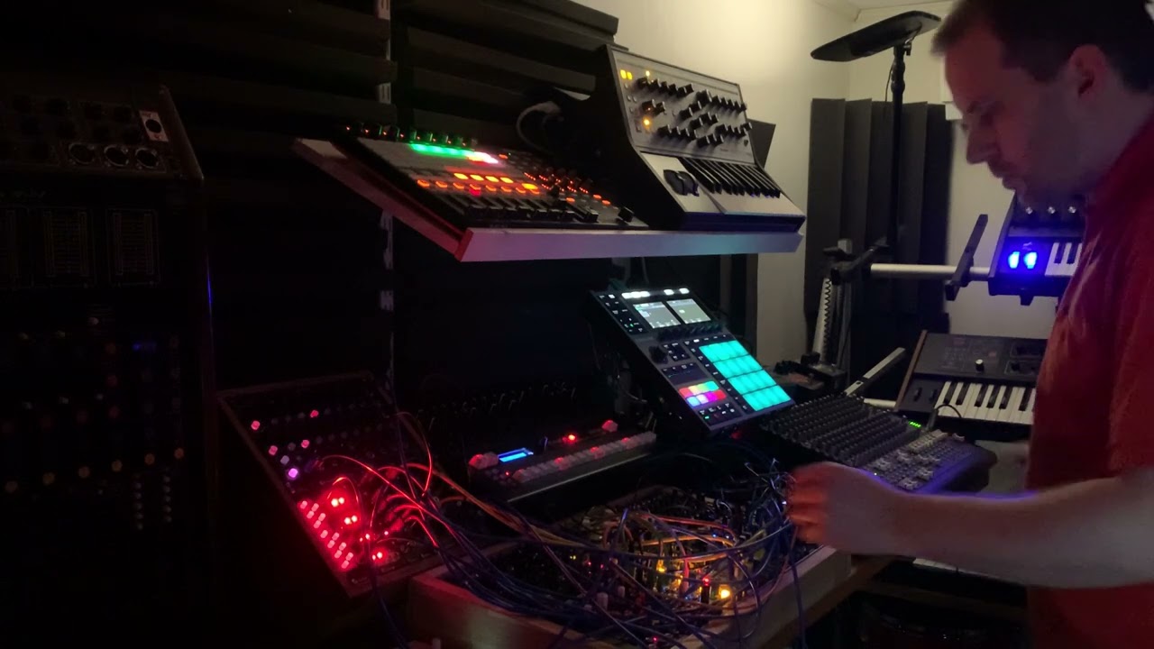 Live techno hardware jam