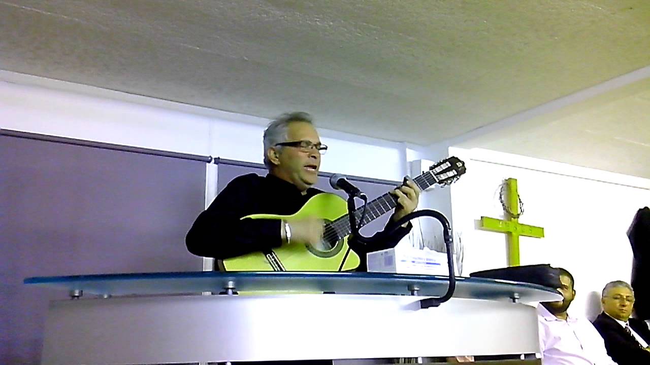 hermano mimi de leon
