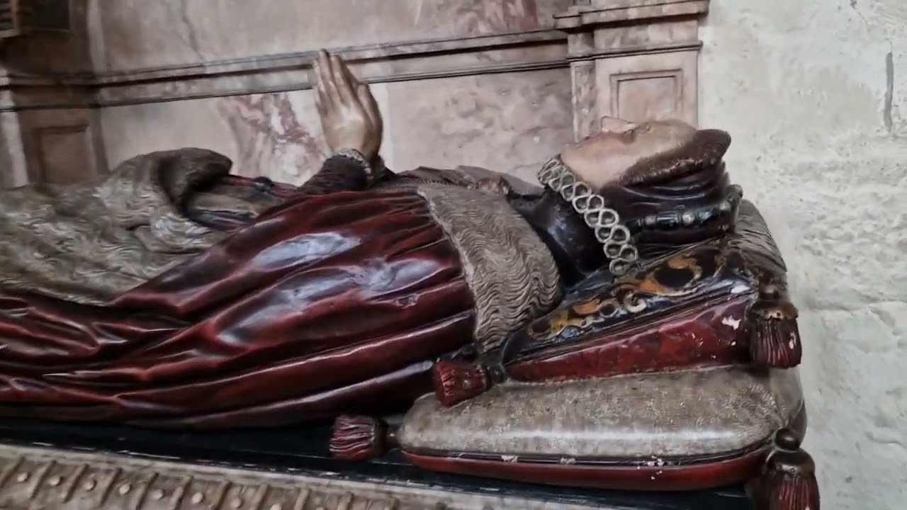 St Margaret's Church Westminster = Parish Church to The House of Commons + Burial place of Raleigh⬇️