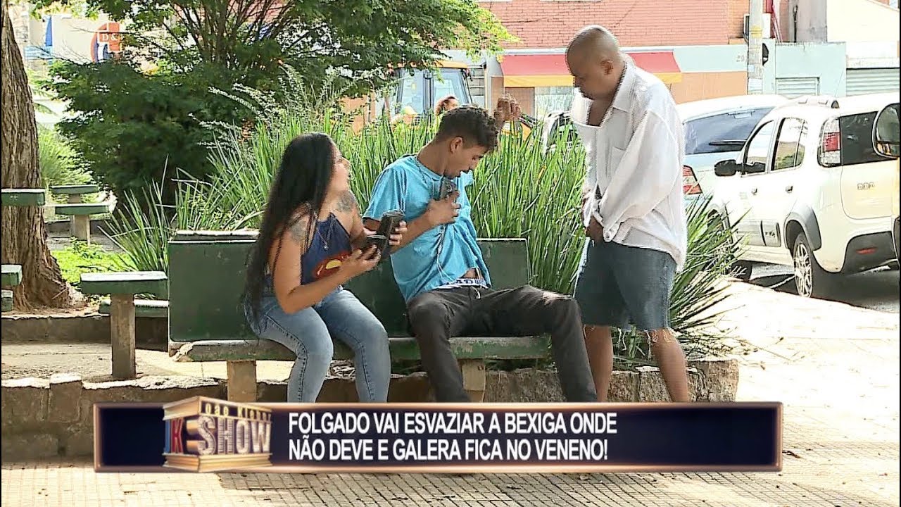 Bêbado quer se aliviar em qualquer lugar e sobra pra quem não tem nada com isso