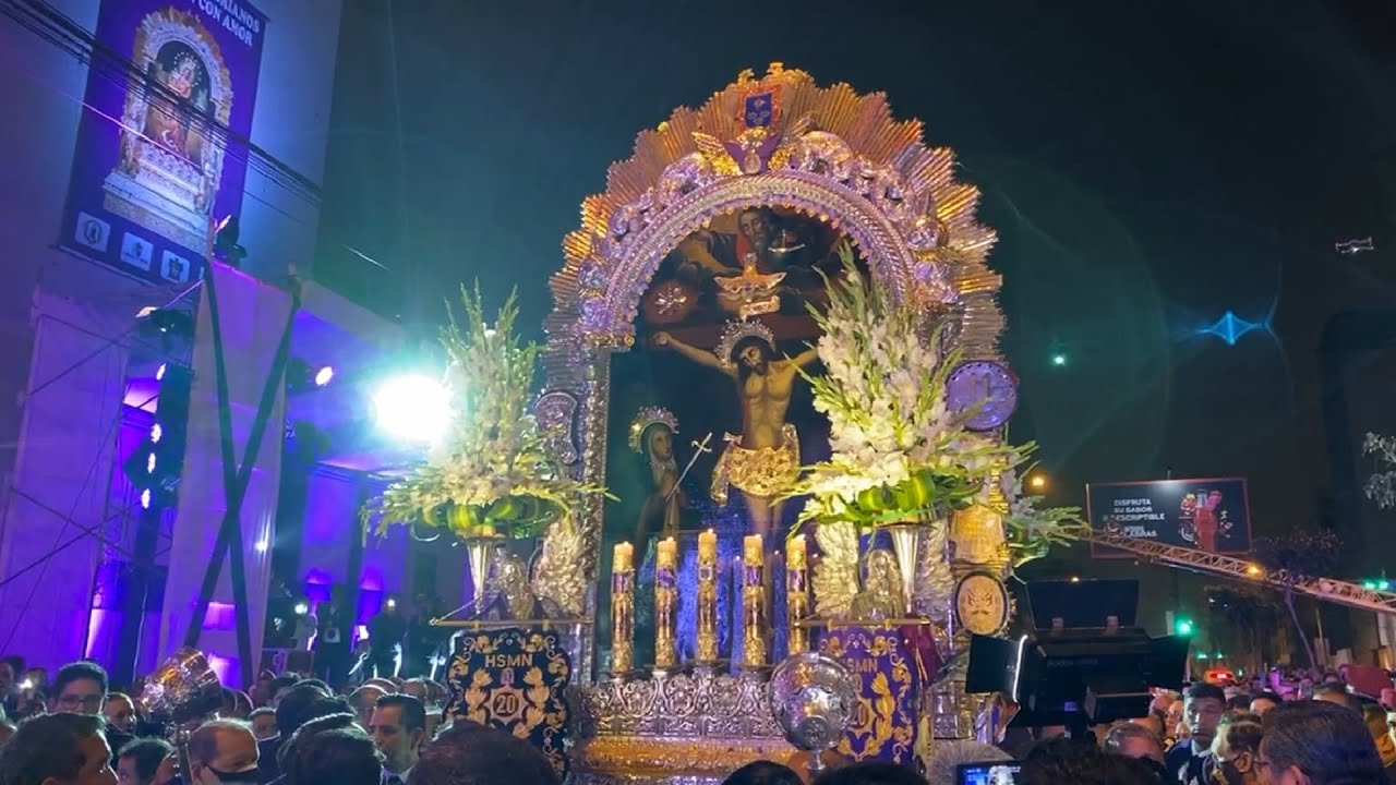 Señor De Los Milagros Ingreso de Madrugada a la Iglesia Nuestra Señora de las Victorias