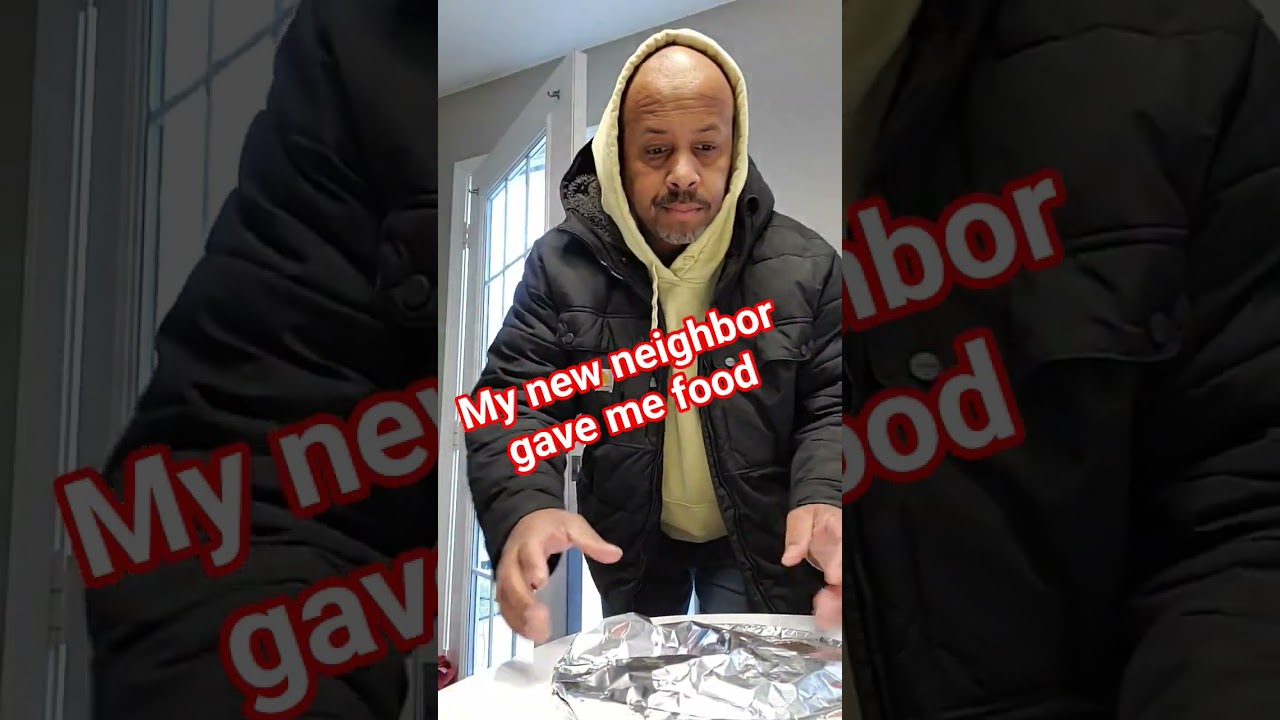 Мой новый сосед угостил меня бесплатной едой. 