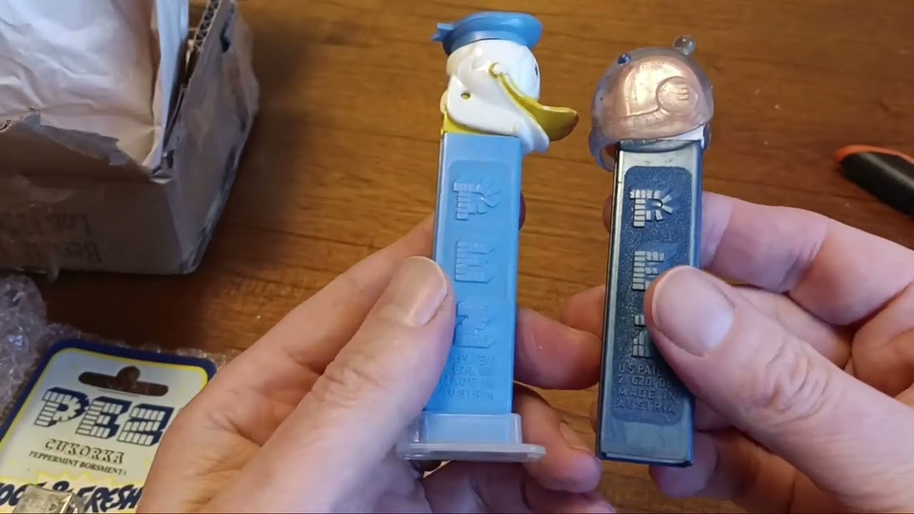 Unboxing Pez Cocoa-Marsh Spaceman... or is it Space Trooper?