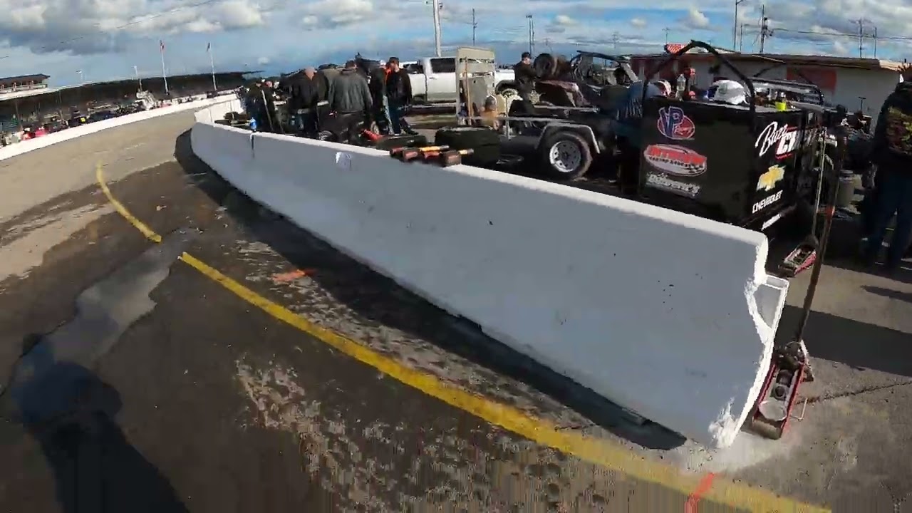 Super Dirt Week 51- Mat Williamson crew- Final 2 laps