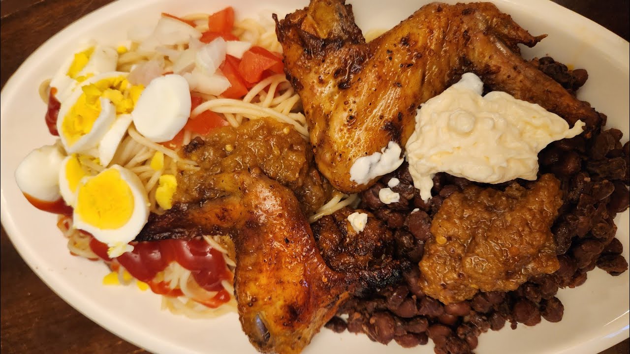 African Street Food for lunch - African Liberia 🇱🇷 😋
