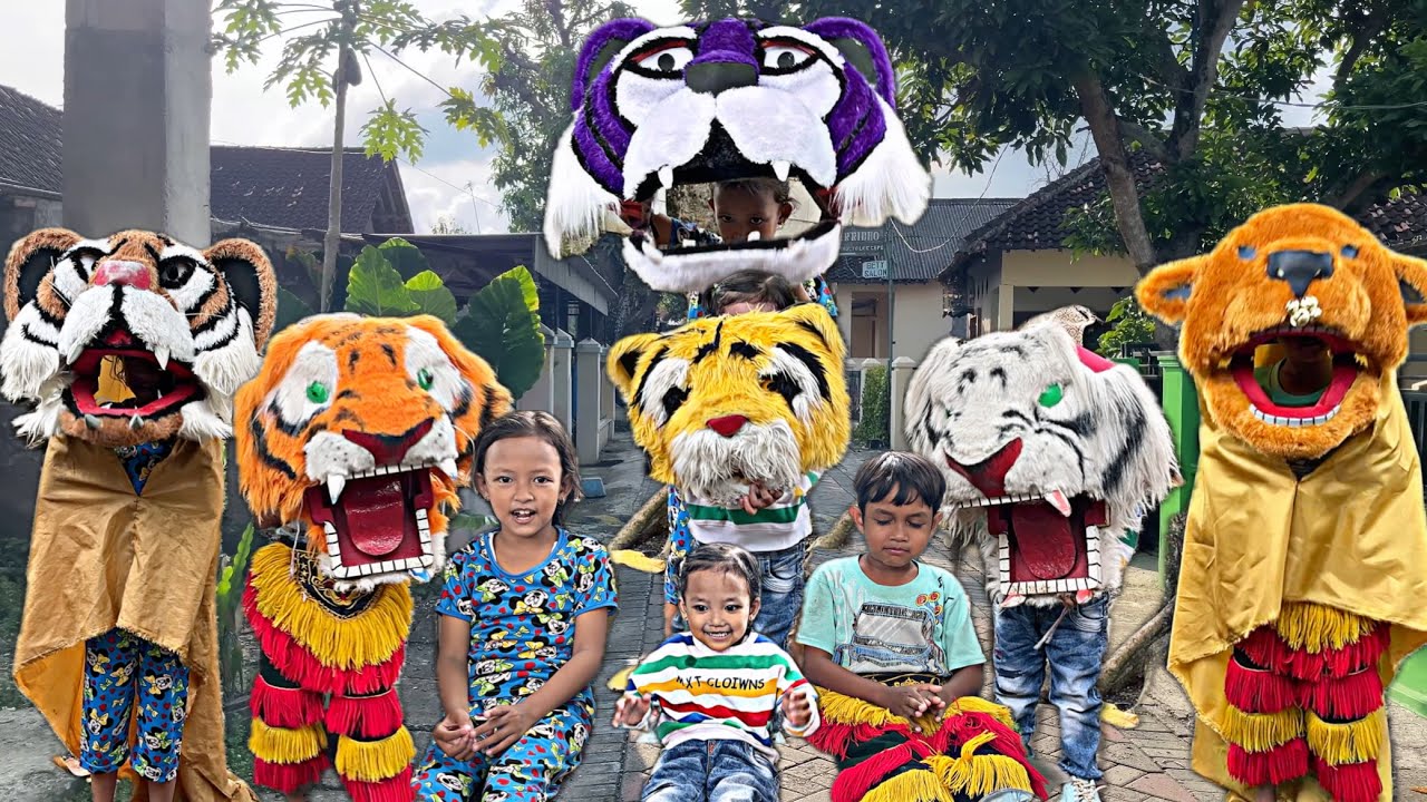 TRIO PEMBARONG FAJAR,SIFA,SILA SERU SERUAN BERMAIN BARONGAN DI LINCAK SAMPING RUMAH