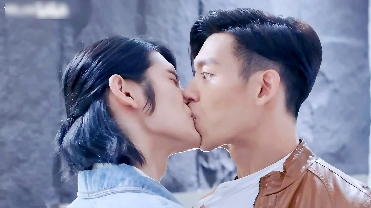 每當靠近小受時總裁攻總是不自覺想要親吻他，身體本能的慾望在表達喜歡！