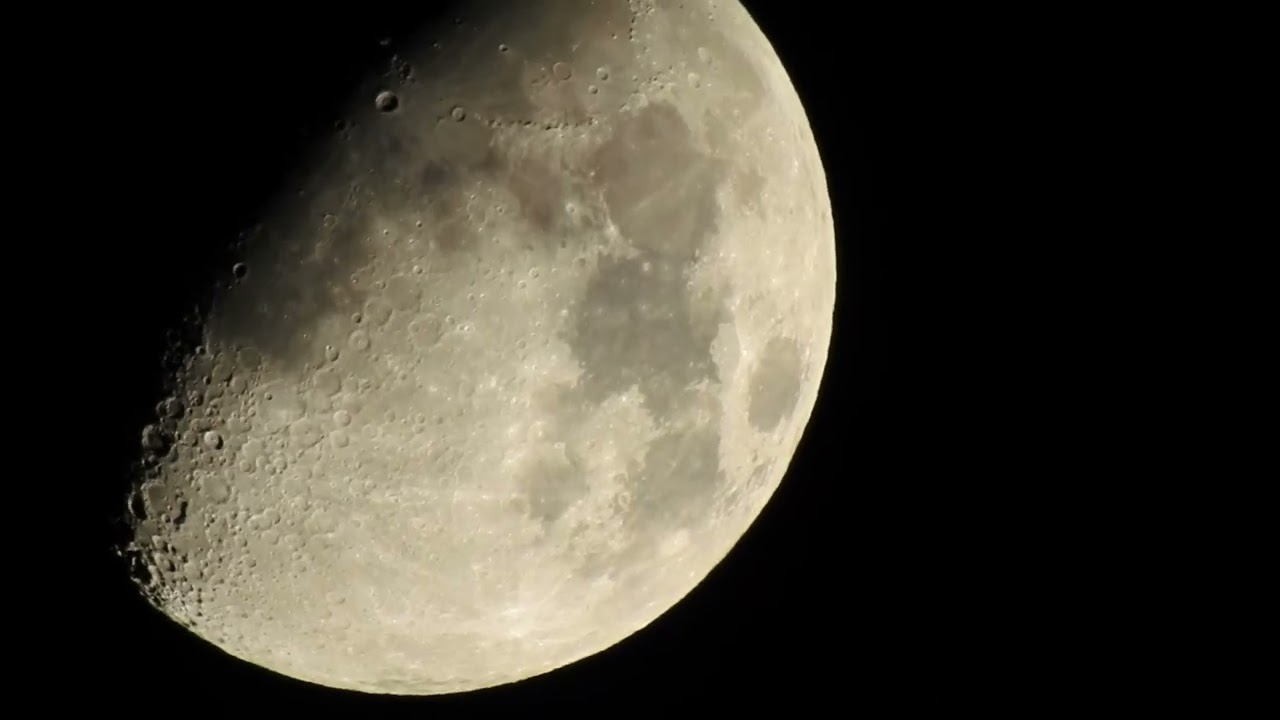 MOON 65% Waxing Gibbous Taurus 21.51pm 27 01 26