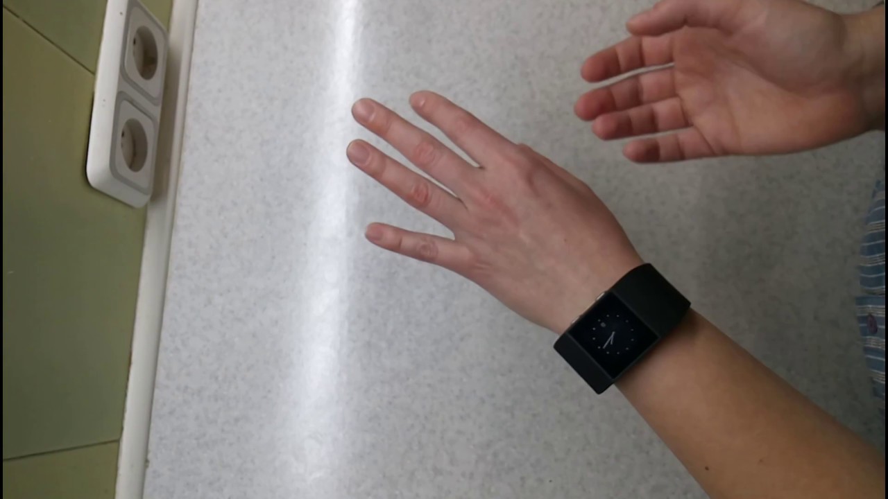 Обзор на фитнес браслет Fitbit surge