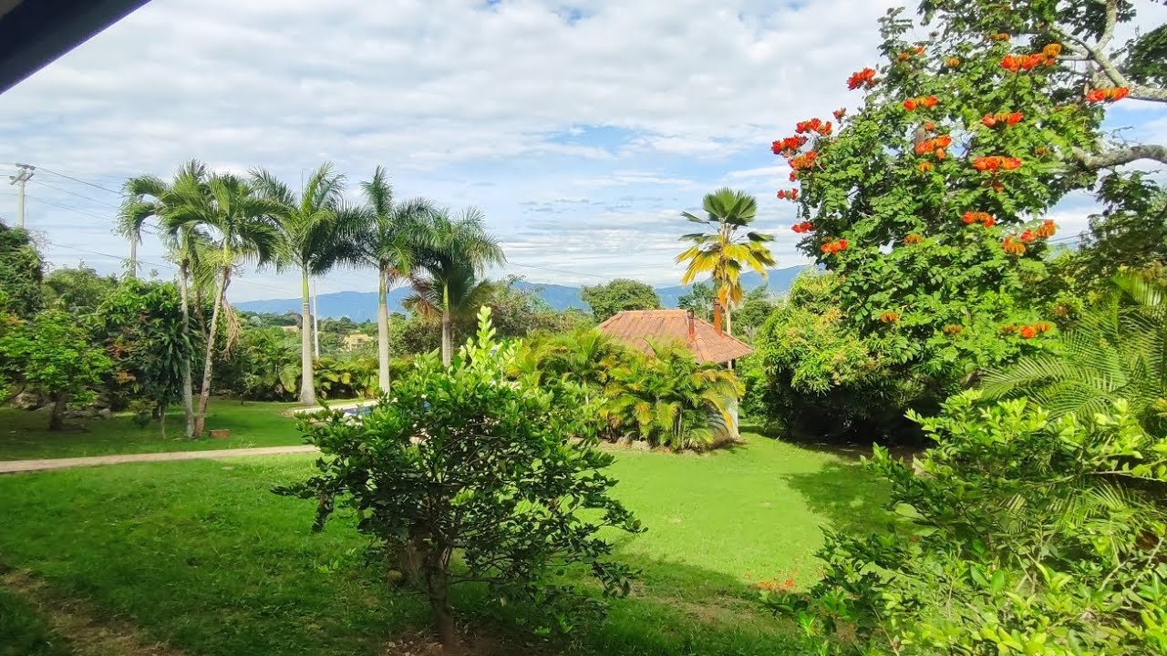 Hermosa casa campestre en La Mesa Cund COL, 2500 M2 en 849 mill negociables a 10 min del pueblo.