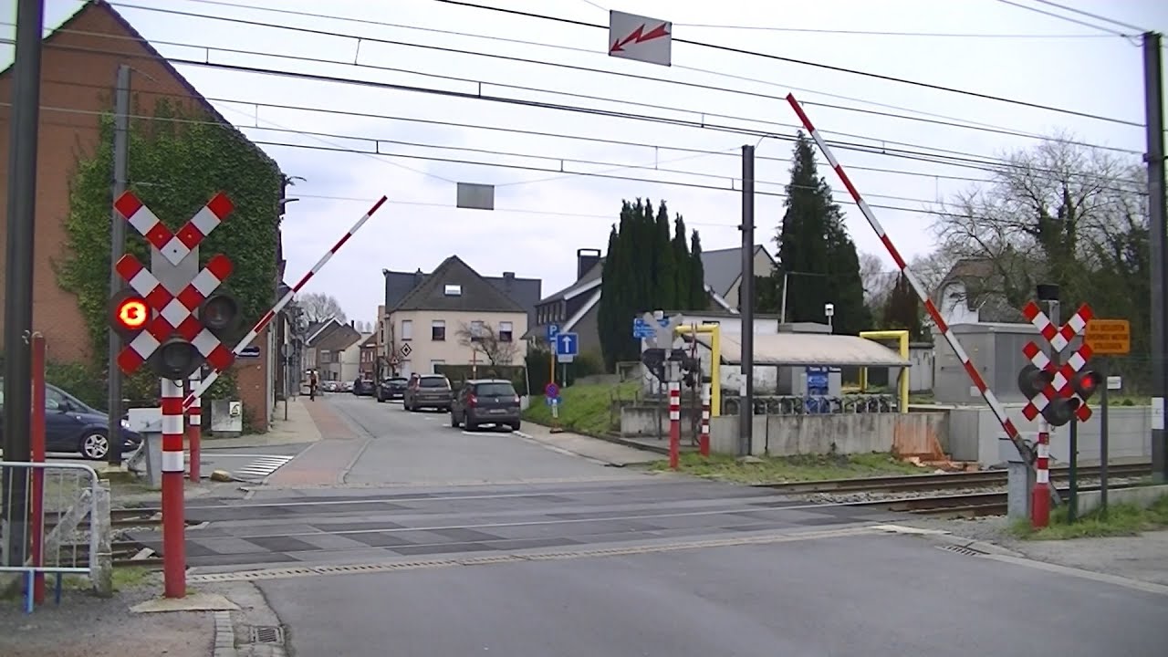 Spoorwegovergang Iddergem (B) // Railroad crossing // Passage &agrave; niveau