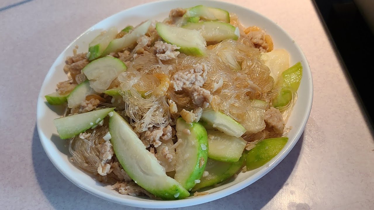 Minced Pork with hairy Gourd, Dried shrimps and Vermicelli. #chineserecipies #yummydinner