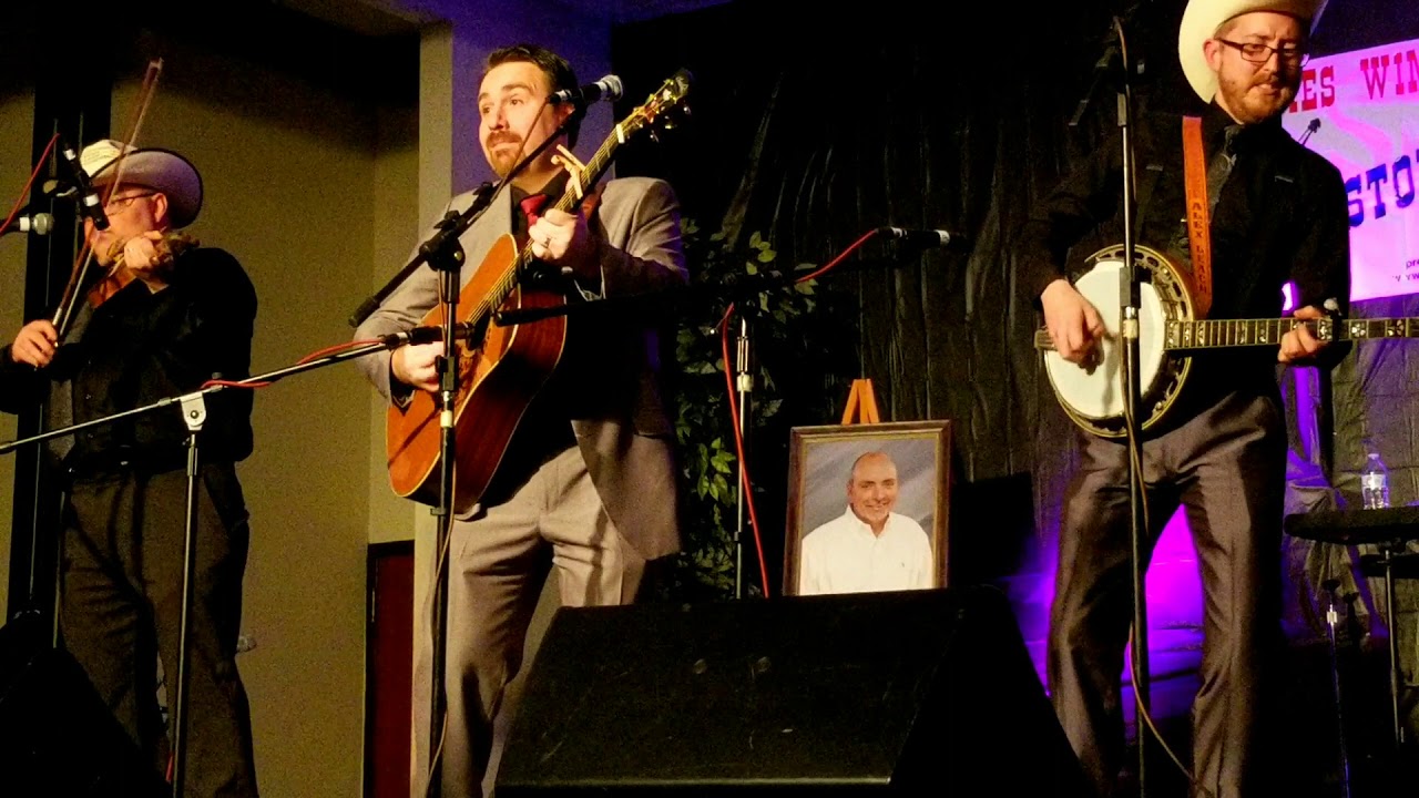 Sitting On Top Of The World  / Randall Hibbitts of Ralph Stanley II and the Clinch Mountain Boys