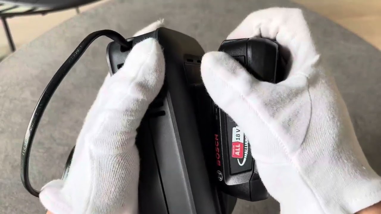 Bosch batteria e caricabatteria rapido Starter Set 18V, Ottimo caricatore e di qualit&agrave;