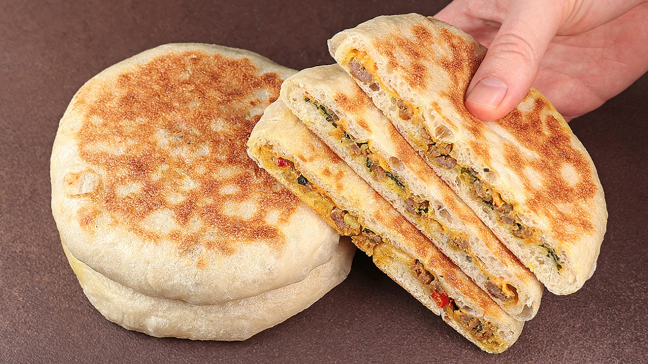 Flatbreads are so delicious that I make them for dinner every weekend. Simple and delicious!
